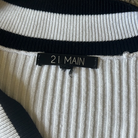 21 Main Knit Top - Picture 5 of 5